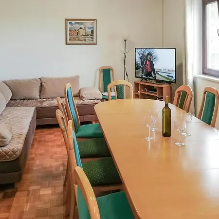 Apartament 6 Bedroom Cozy In