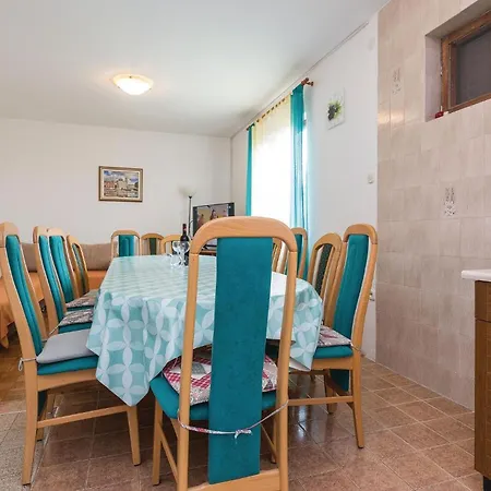 Apartament 6 Bedroom Cozy In *
