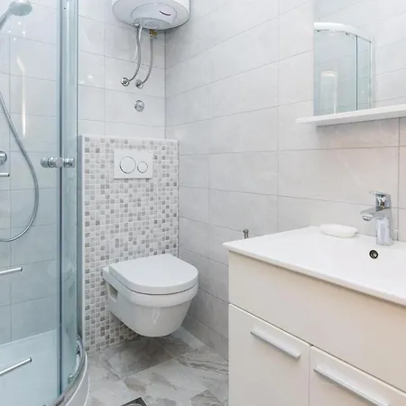 6 Bedroom Cozy In Nin