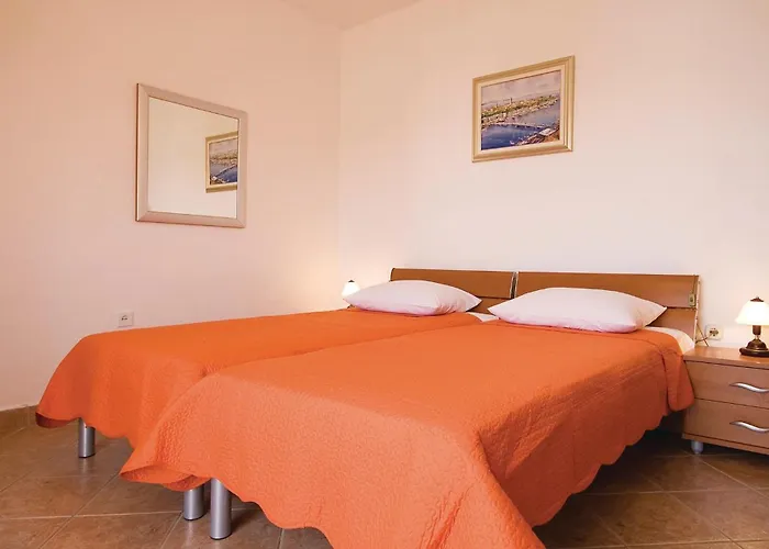 Apartamento 6 Bedroom Cozy In *