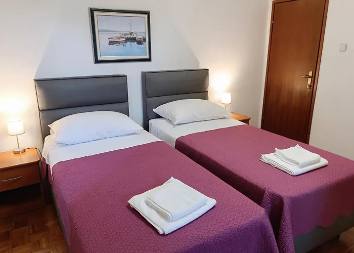 6 Bedroom Cozy In Apartamento Nin