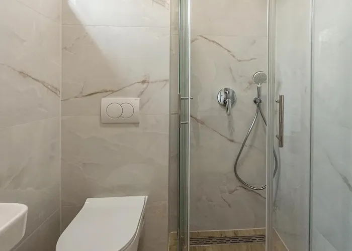 6 Bedroom Cozy In Apartamento Nin