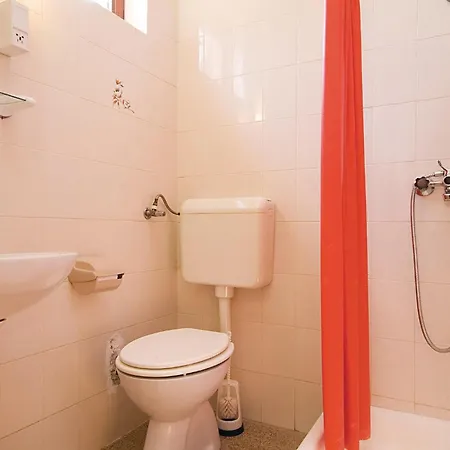 Apartman 6 Bedroom Cozy In Nin