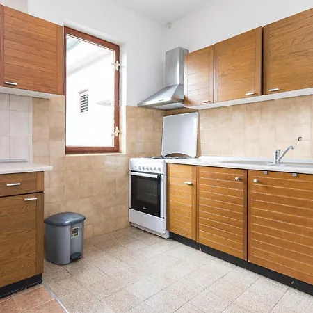 6 Bedroom Cozy In Apartment *