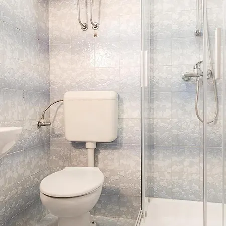 Apartman 6 Bedroom Cozy In