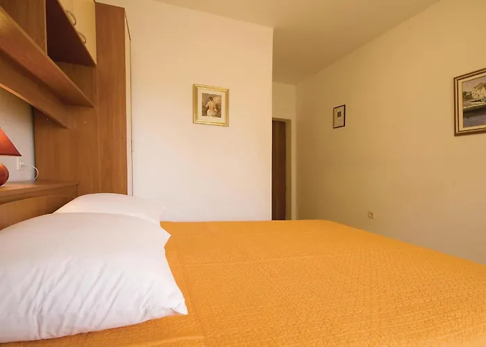 Апартаменты 6 Bedroom Cozy In *
