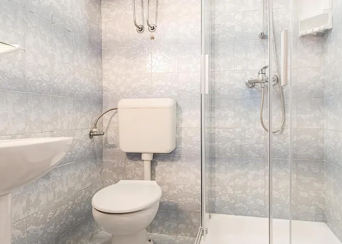 Апартаменты 6 Bedroom Cozy In